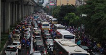 Hà Nội thí điểm cấm xe máy: Người dân than khó