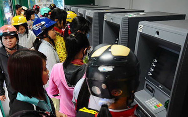 Mất sạch tiền dành dụm trong thẻ ATM vào ban đêm - Ảnh 1.