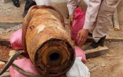 Quốc lộ 1A bị cấm 30 phút chờ tháo ngòi nổ quả bom