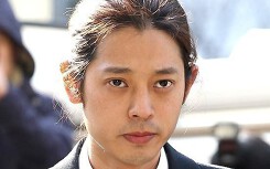 Hé lộ nhiều tin nhắn 'dơ bẩn' kinh khủng trong điện thoại của Jung Joon Young