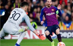 Messi và loạt thống kê ấn tượng sau cú đúp vào lưới Lyon