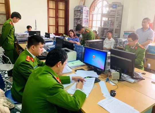 2 cán bộ ban giải phóng mặt bằng TP Thanh Hóa bị khởi tố - Ảnh 2.