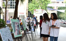 Triển lãm 'Dây tơ hồng - Buộc hay cắt?' – Bạo lực hẹn hò dưới góc nhìn của sinh viên