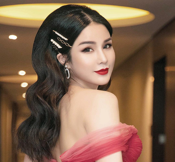 Những mẫu kẹp tóc được Ngọc Trinh, Kỳ Duyên và nhiều mĩ nhân Việt thi nhau sủng ái - Ảnh 4. Những mẫu kẹp tóc được Ngọc Trinh, Kỳ Duyên và nhiều mĩ nhân Việt thi nhau sủng ái - Ảnh 4.