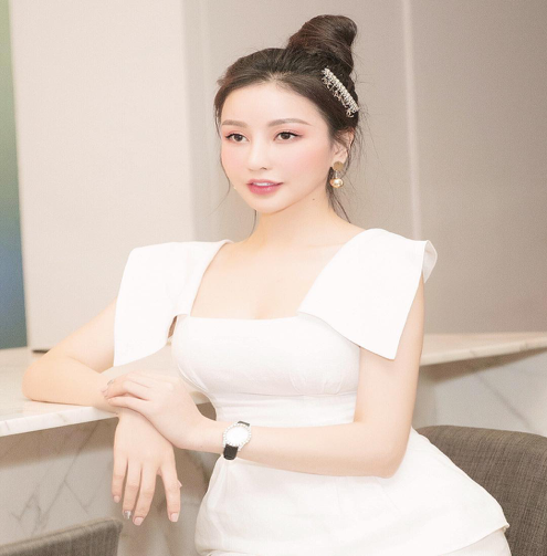 Những mẫu kẹp tóc được Ngọc Trinh, Kỳ Duyên và nhiều mĩ nhân Việt thi nhau sủng ái - Ảnh 5. Những mẫu kẹp tóc được Ngọc Trinh, Kỳ Duyên và nhiều mĩ nhân Việt thi nhau sủng ái - Ảnh 5.