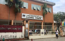 'Cô giáo không giảng bài' phủ nhận việc ném vở của học sinh xuống đất