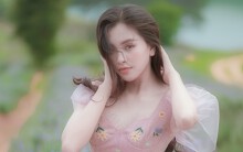 Tiểu Vy đẹp trong veo giữa thiên nhiên thơ mộng