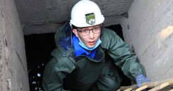 Người trẻ Sài Gòn chui xuống cống xem dưới đó có gì?