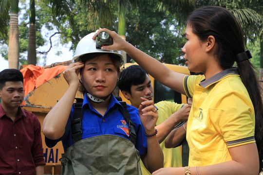 Người trẻ Sài Gòn chui xuống cống xem dưới đó có gì? - Ảnh 1. Người trẻ Sài Gòn chui xuống cống xem dưới đó có gì? - Ảnh 1.