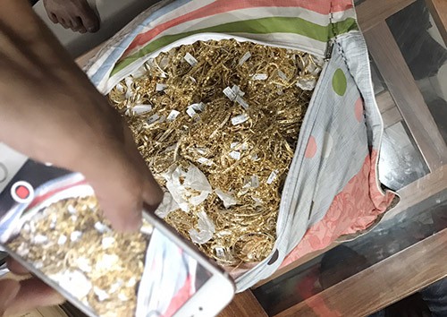 Người trông xe qua mặt ông chủ, trộm 455 lượng vàng trong 6 năm - Ảnh 3. Người trông xe qua mặt ông chủ, trộm 455 lượng vàng trong 6 năm - Ảnh 3.