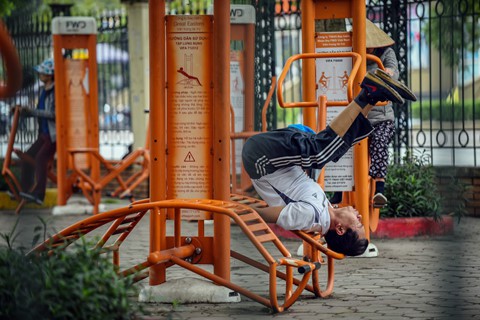 Toàn cảnh lá phổi xanh của Cầu Giấy, bị xin xén đất làm bãi đỗ xe - Ảnh 11.