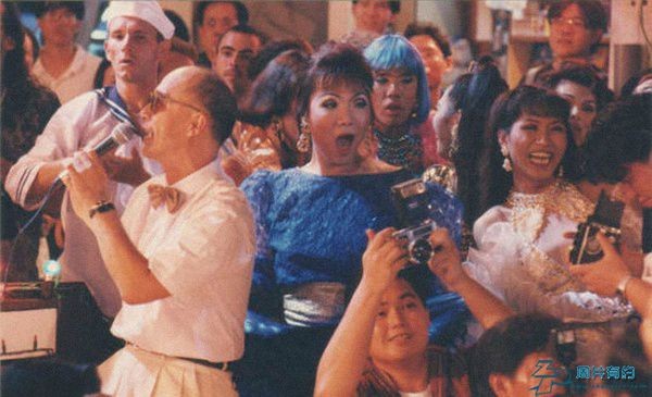 Phố đèn đỏ và nhà thổ của người chuyển giới: hồi ức nóng bỏng đến khó tin qua một bộ phim đặc biệt - Ảnh 2. Phố đèn đỏ và nhà thổ của người chuyển giới: hồi ức nóng bỏng đến khó tin qua một bộ phim đặc biệt - Ảnh 2.