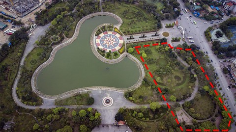 Toàn cảnh lá phổi xanh của Cầu Giấy, bị xin xén đất làm bãi đỗ xe - Ảnh 2.