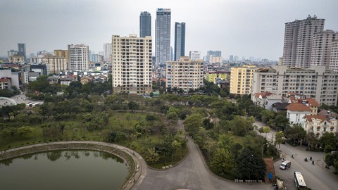Toàn cảnh lá phổi xanh của Cầu Giấy, bị xin xén đất làm bãi đỗ xe - Ảnh 3.