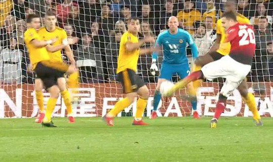 Nghi án trọng tài Atkinson tiếp tay loại Man United ở FA Cup? - Ảnh 4. Nghi án trọng tài Atkinson tiếp tay loại Man United ở FA Cup? - Ảnh 4.