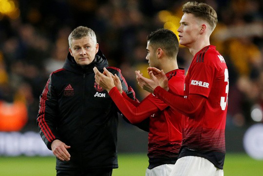 Nghi án trọng tài Atkinson tiếp tay loại Man United ở FA Cup? - Ảnh 7. Nghi án trọng tài Atkinson tiếp tay loại Man United ở FA Cup? - Ảnh 7.