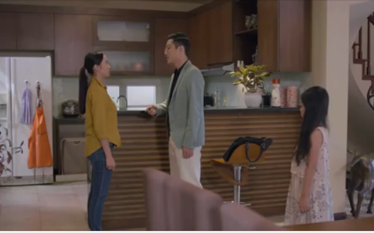 Những cô gái trong thành phố tập 25: Mai bắt gặp Tùng đi cùng nữ đại gia - Ảnh 1. Những cô gái trong thành phố tập 25: Mai bắt gặp Tùng đi cùng nữ đại gia - Ảnh 1.