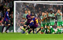 Messi lập hat-trick giúp Barca xây chắc ngôi đầu