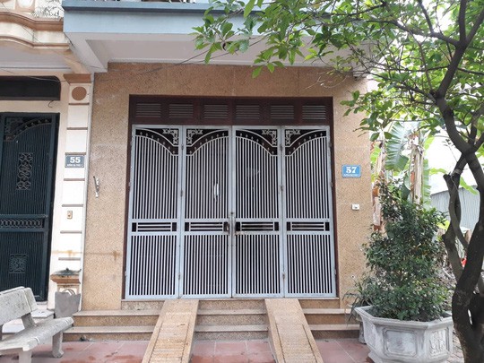 Vụ học sinh nhiễm sán lợn: Trụ sở công ty được cho là cung cấp thực phẩm gỡ biển, đóng kín cửa - Ảnh 1. Vụ học sinh nhiễm sán lợn: Trụ sở công ty được cho là cung cấp thực phẩm gỡ biển, đóng kín cửa - Ảnh 1.