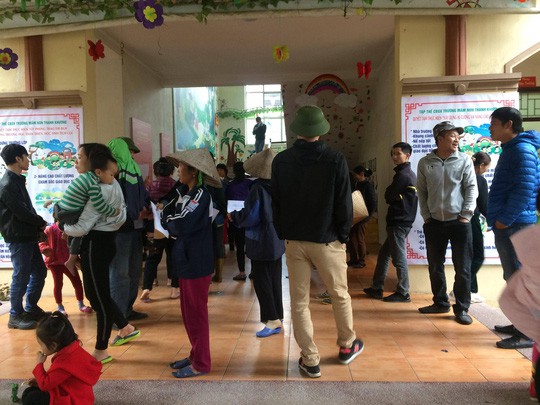 Vụ học sinh nhiễm sán lợn: Trụ sở công ty được cho là cung cấp thực phẩm gỡ biển, đóng kín cửa - Ảnh 2. Vụ học sinh nhiễm sán lợn: Trụ sở công ty được cho là cung cấp thực phẩm gỡ biển, đóng kín cửa - Ảnh 2.
