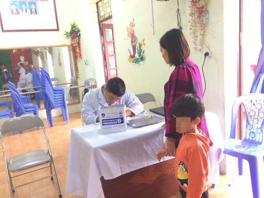 Vụ học sinh nhiễm sán lợn: Trụ sở công ty được cho là cung cấp thực phẩm gỡ biển, đóng kín cửa - Ảnh 4. Vụ học sinh nhiễm sán lợn: Trụ sở công ty được cho là cung cấp thực phẩm gỡ biển, đóng kín cửa - Ảnh 4.