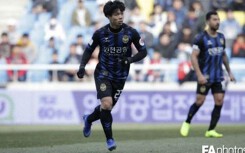 Báo Hàn Quốc ví Công Phượng với Son Heung Min