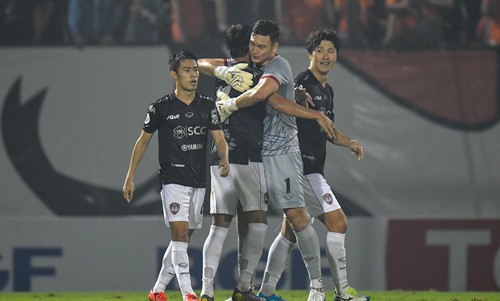 Thủ môn Đặng Văn Lâm đã khẳng định vị trí số 1 tại Muangthong United - Ảnh 1. Thủ môn Đặng Văn Lâm đã khẳng định vị trí số 1 tại Muangthong United - Ảnh 1.