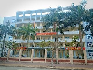 Dừng giảng dạy, điều chuyển công tác thầy giáo gạ tình nữ sinh lớp 10 - Ảnh 1. Dừng giảng dạy, điều chuyển công tác thầy giáo gạ tình nữ sinh lớp 10 - Ảnh 1.