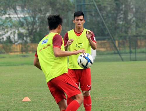 U.23 Việt Nam: Đình Trọng và Tiến Linh chỉ có thể tập nhẹ - Ảnh 3.