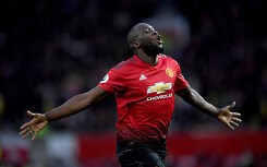 Pogba đá hỏng phạt đền, Lukaku lập cú đúp, MU nối dài mạch bất bại ở Ngoại hạng Anh