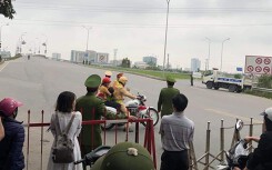 Bắc Ninh: CSGT dùng xe chuyên dụng chở bé đi cấp cứu