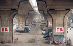 Cận cảnh hoạt động các điểm trông giữ xe dưới gầm cầu trước việc Bộ GTVT bác đề xuất của Hà Nội