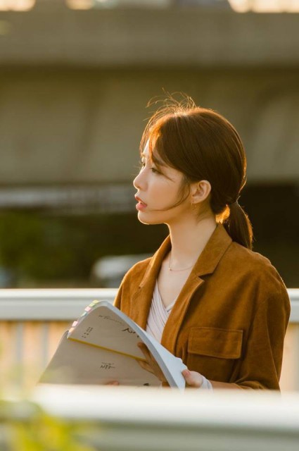 Buộc tóc đuôi ngựa như nào cho sang chảnh như Yoo In Na trong ‘Chạm Vào Tim Em’ và nàng thư ký Kim trong ‘Thư Ký Kim Sao Thế’ - Ảnh 5.