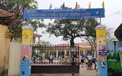Đề nghị cấm giảng dạy dưới mọi hình thức thầy giáo sờ mông, sờ đùi nữ sinh