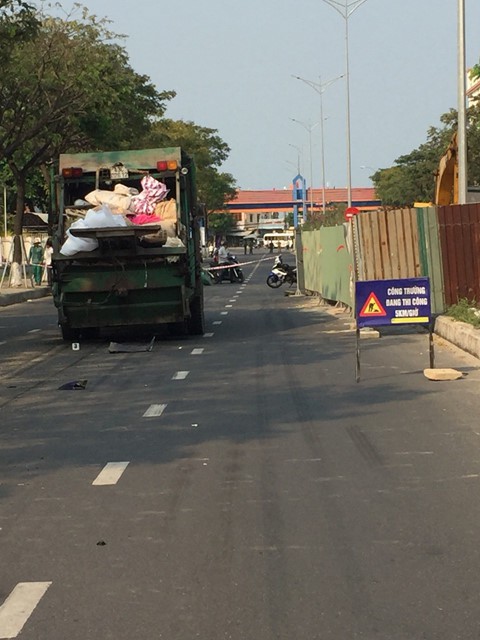 Người cha tử nạn trên đường đi làm thuê, bỏ lại con gái học lớp 1 - Ảnh 2. Người cha tử nạn trên đường đi làm thuê, bỏ lại con gái học lớp 1 - Ảnh 2.
