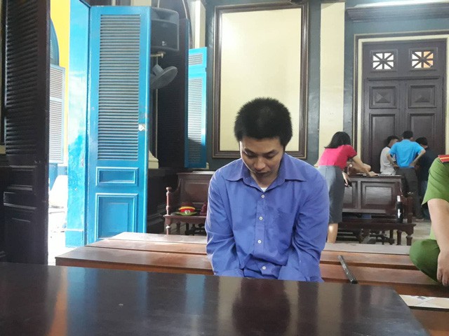 Người mẹ già khóc nức nở giữa phiên tòa xin án khoan hồng cho kẻ đoạt mạng con gái - Ảnh 1.