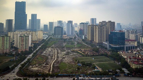 Hai công viên đắp chiếu ở quận Cầu Giấy, Hà Nội - Ảnh 1.