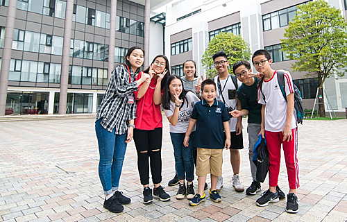 Kết hậu cho cậu bé Hà Nội bị chục trường học từ chối - Ảnh 1. Kết hậu cho cậu bé Hà Nội bị chục trường học từ chối - Ảnh 1.