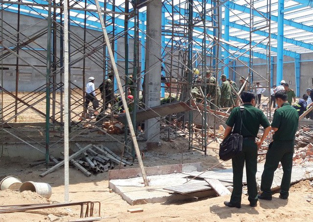 Khởi tố vụ án sập tường công trình xây dựng ở Vĩnh Long khiến 6 người chết - Ảnh 1. Khởi tố vụ án sập tường công trình xây dựng ở Vĩnh Long khiến 6 người chết - Ảnh 1.