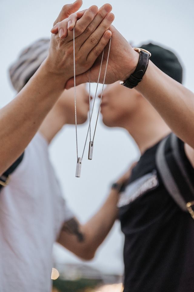 Bộ ảnh tình yêu của cặp đồng tính đẹp trai tại Hội An khiến nhiều người nhìn là mê - Ảnh 9. Bộ ảnh tình yêu của cặp đồng tính đẹp trai tại Hội An khiến nhiều người nhìn là mê - Ảnh 9.