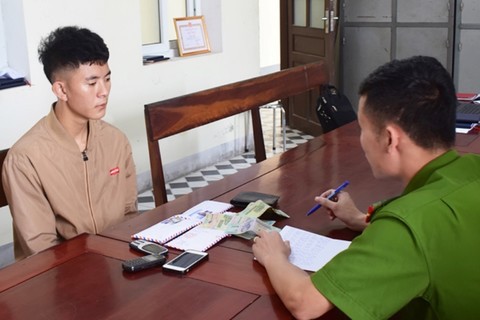 Cặp đôi trộm 20 vụ ở đền, chùa sa lưới - Ảnh 1. Cặp đôi trộm 20 vụ ở đền, chùa sa lưới - Ảnh 1.