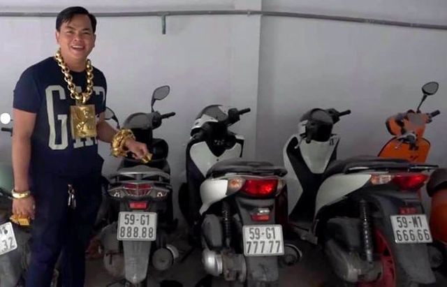 Đeo biển ngũ quí 8, chiếc xe máy bình dân lên đời với giá 200 triệu đồng - Ảnh 2.