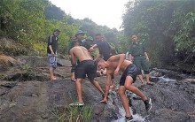 Vượt thác cứu du khách Anh gặp nạn khi tắm suối ở đèo Hải Vân