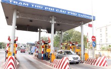 Kẹt xe hơn 3 giờ, BOT Phú Cường xả trạm 20 phút