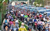Kẹt xe, ngập nước, dự án metro, mở rộng sân bay Tân Sơn Nhất chậm tiến độ khiến TP HCM đang dần kém hấp dẫn