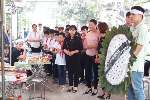 Vụ 8 học sinh chết đuối: Chính quyền địa phương lơ là việc cảnh báo - Ảnh 1. Vụ 8 học sinh chết đuối: Chính quyền địa phương lơ là việc cảnh báo - Ảnh 1.