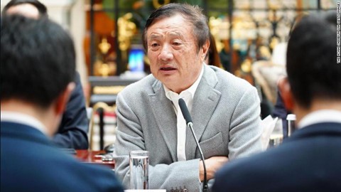 Ông chủ Huawei từng đi lính, ăn rau sống qua ngày - Ảnh 1. Ông chủ Huawei từng đi lính, ăn rau sống qua ngày - Ảnh 1.