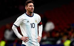 Argentina thua đậm trong ngày Messi trở lại