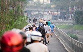 Xe máy lấn chiếm con đường đi bộ dài nhất Thủ đô