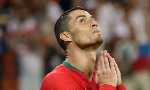 Ronaldo im tiếng, Bồ Đào Nha khởi đầu khó khăn - Ảnh 1.